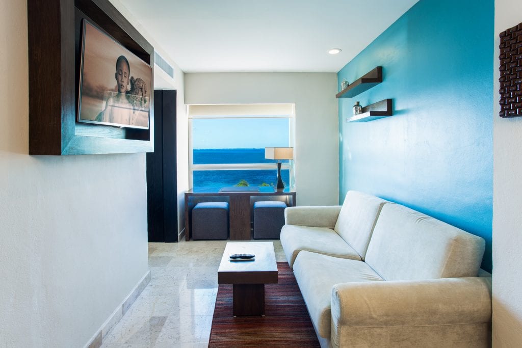 Preferred-Club-Corner-Suite-Ocean-Front-living-room