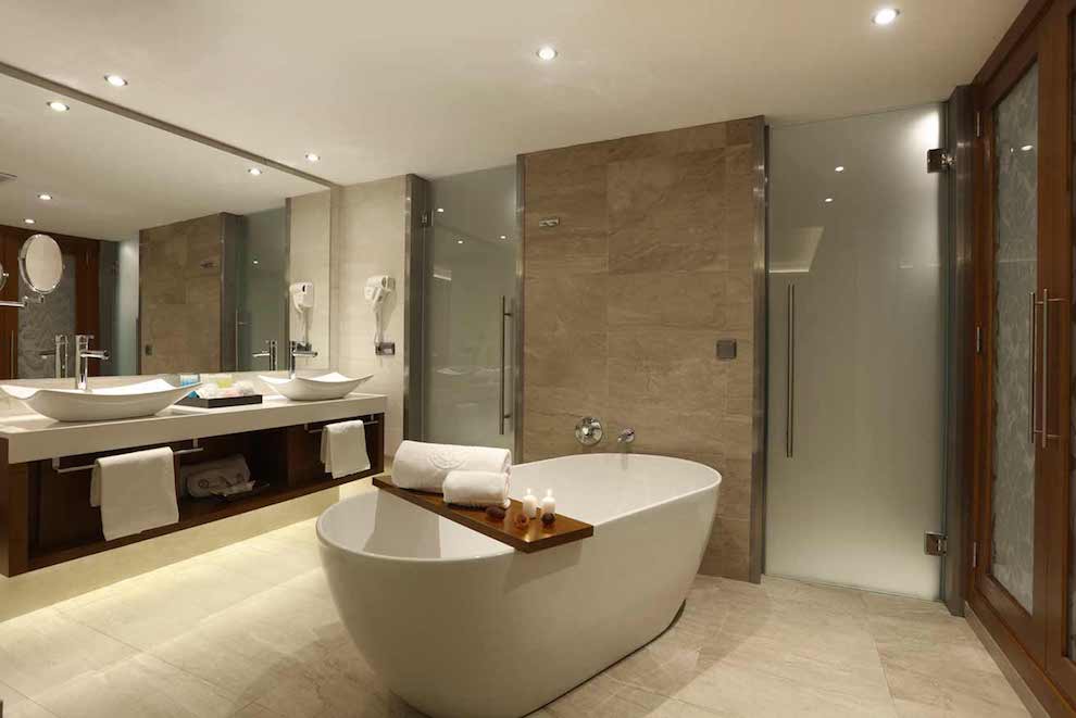Family-Club-One-Bedroom-Suite-wc-bath
