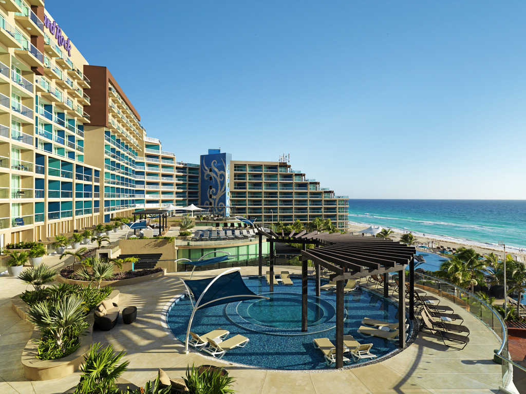 HRH Cancun Breeze terrace pool 011915