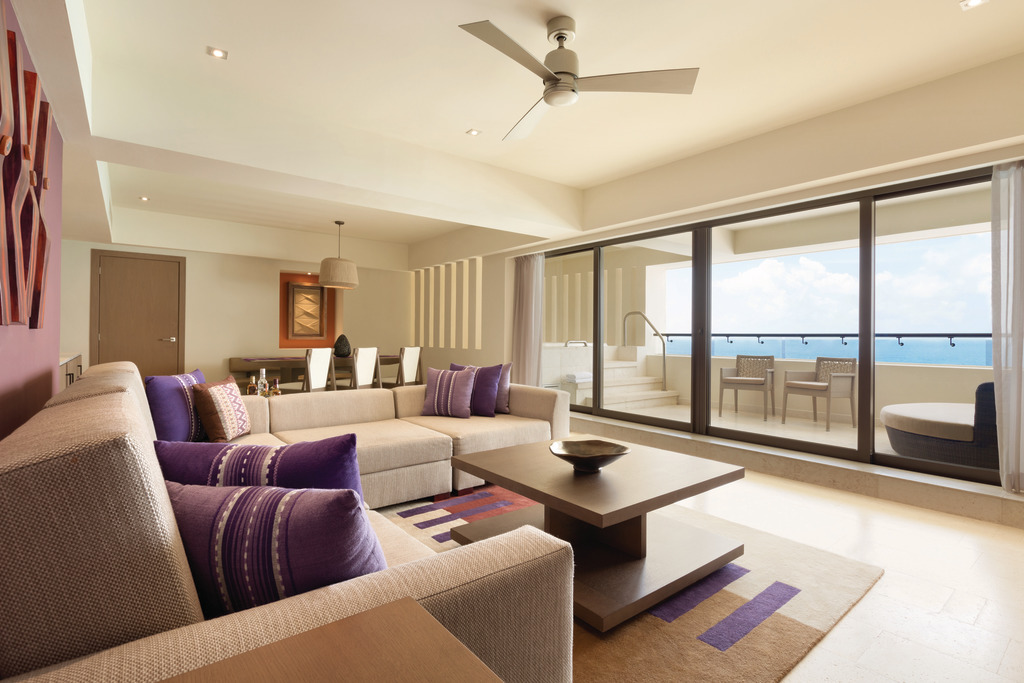 Hyatt-Ziva-Cancun-Club-Ocean-Front-Master-Suite-Living-Area