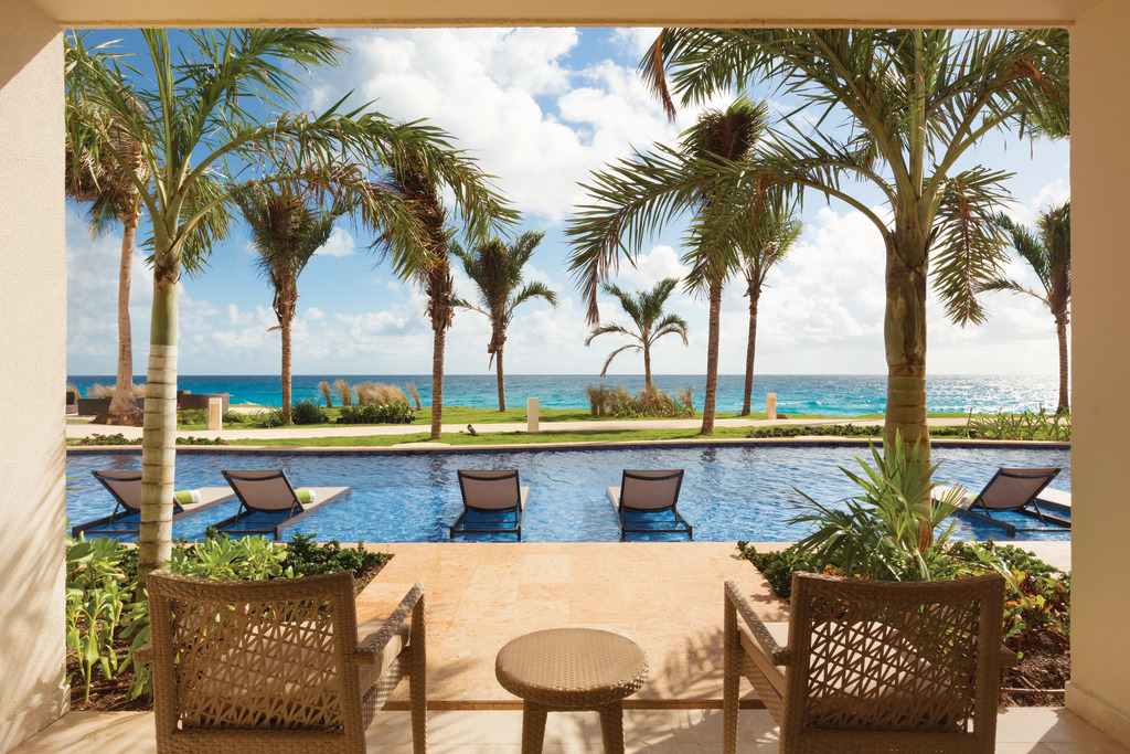 Hyatt-Ziva-Cancun-Swim-Up-King-View
