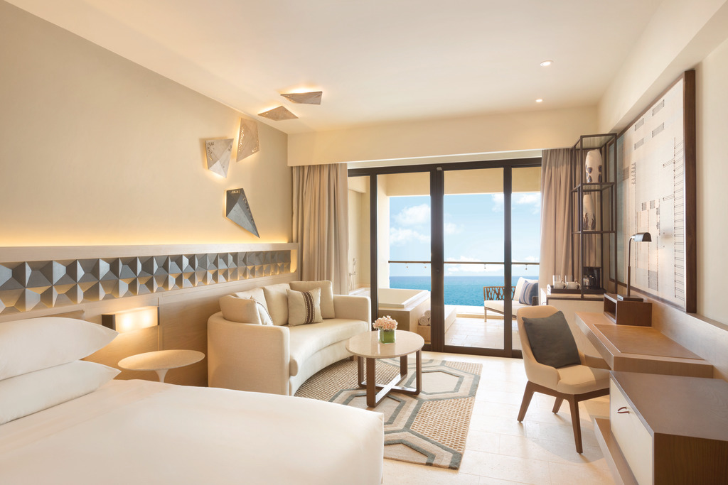 Hyatt-Ziva-Cancun-Turquoize-Ocean-Front-Master-King-Room