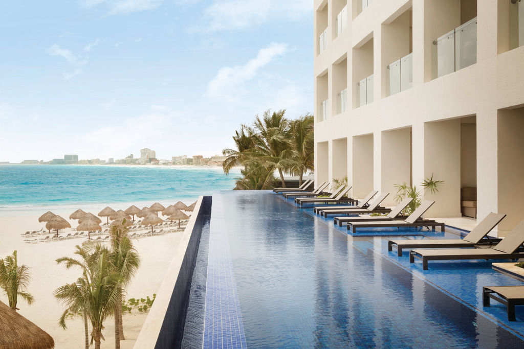 Hyatt-Ziva-Cancun-Turquoize-Sky-Swim-Up-Ocean-Front-Master-Double-View-2