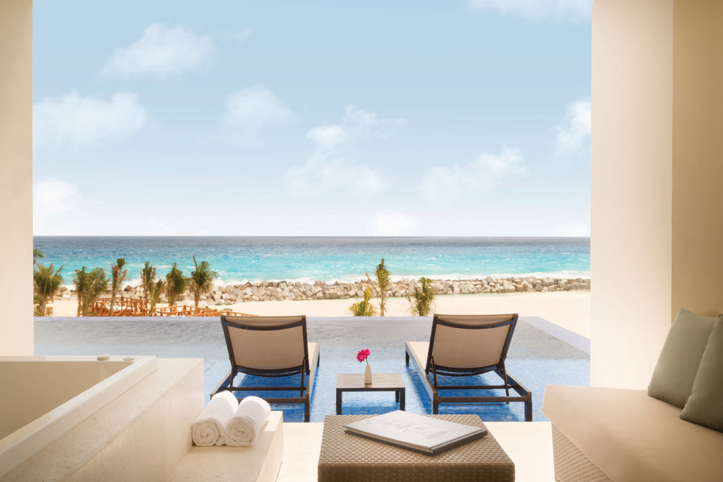 Hyatt-Ziva-Cancun-Turquoize-Sky-Swim-Up-Ocean-Front-Master-Double-View