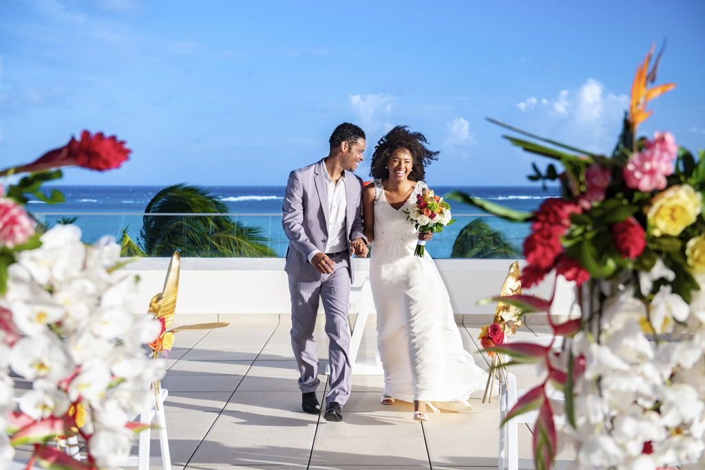 Hyatt-Ziva-Cap-Cana-Rooftop-Weddings-Couple-1
