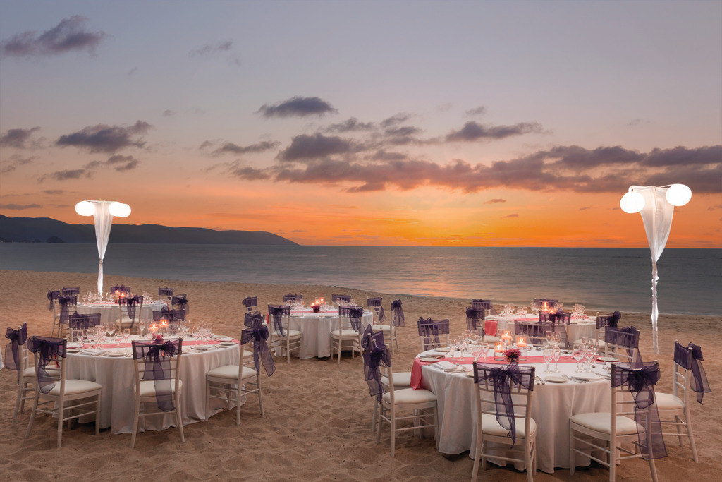 Hyatt-Ziva-Puerto-Vallarta-Beach-Wedding-Reception