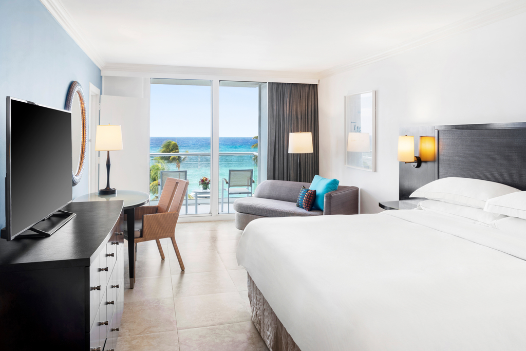 MBJRHHF_Oceanfront_Caribbean_Suite_Bedroom