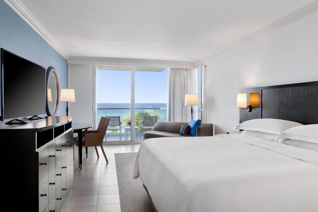 MBJRHHF_Oceanfront_Royal_Suite_Bedroom