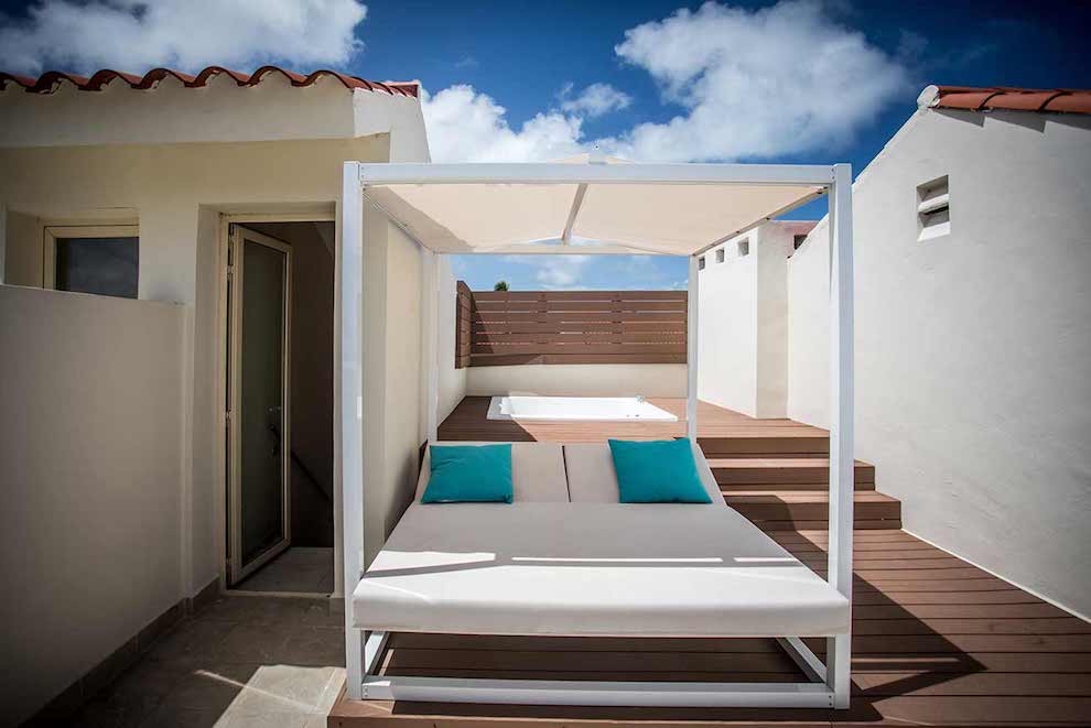 Mirage-Club-Sky-View-Suite-bed-terrace