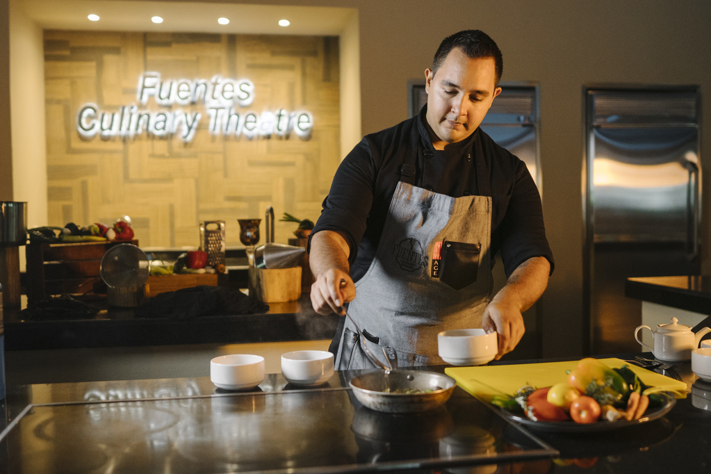 Fuentes Culinary Theater Lifestyle-DR-CHEF-LIFE