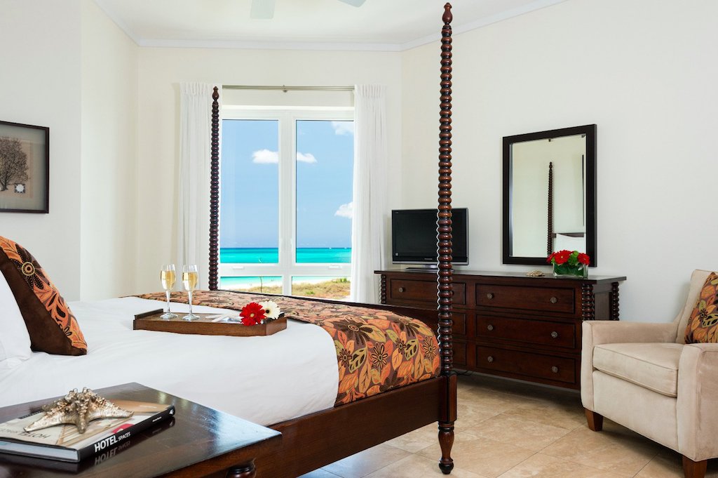 88-ocean_front_luxury_2_bedroom_suite_-master_bedroom
