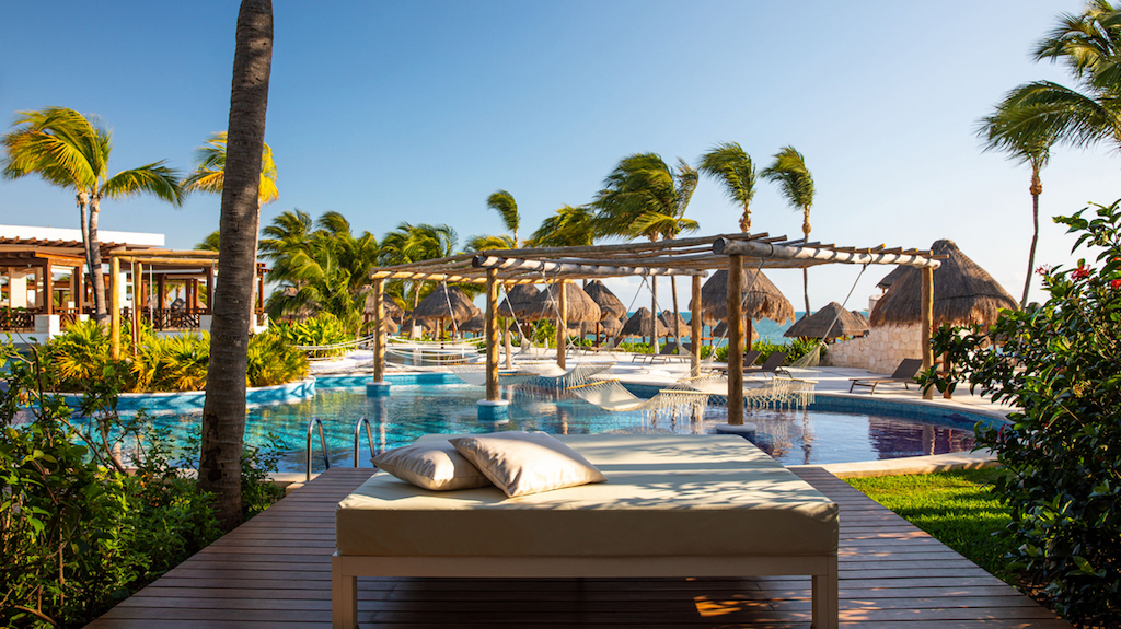 MM-EX-swim-up-suites-cancun-playa-mujeres