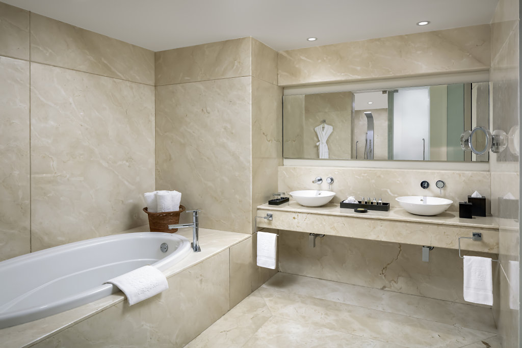 GVRN-grand-class-bathroom,large.1582830678