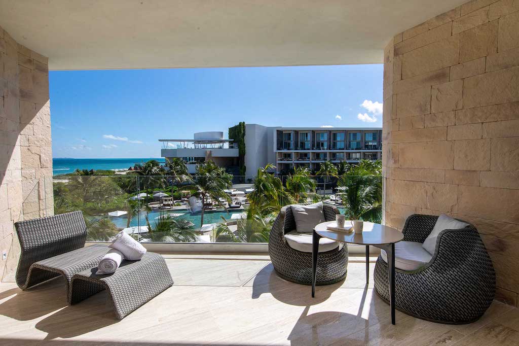 TRS-Coral-Hotel-Junior-Suite-beachfront-vista