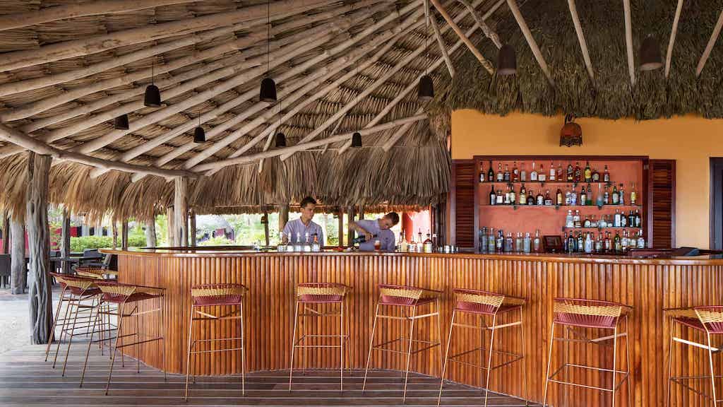 11-beach-resort-matachica-bar