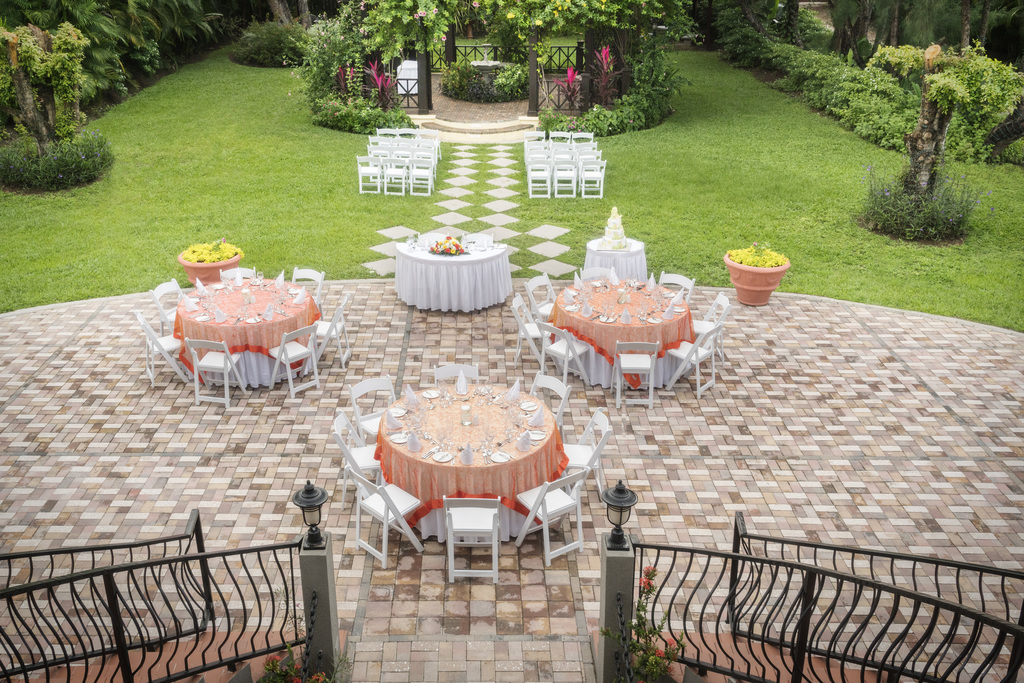 Jewel-Paradise-Cove-Beach-Resort-Courtyard-Wedding-Setup