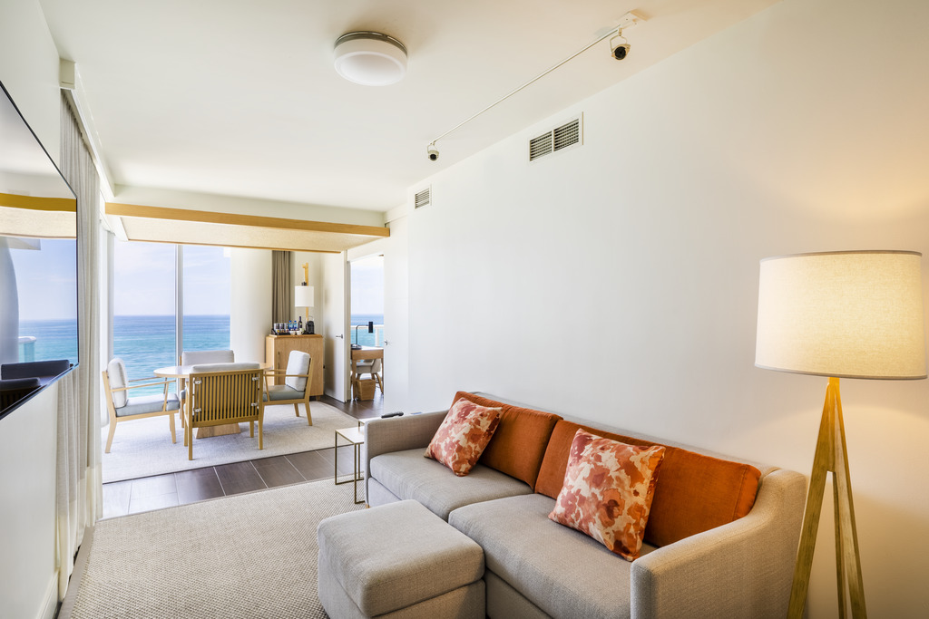 One Bedroom Suite Oceanfront (3)