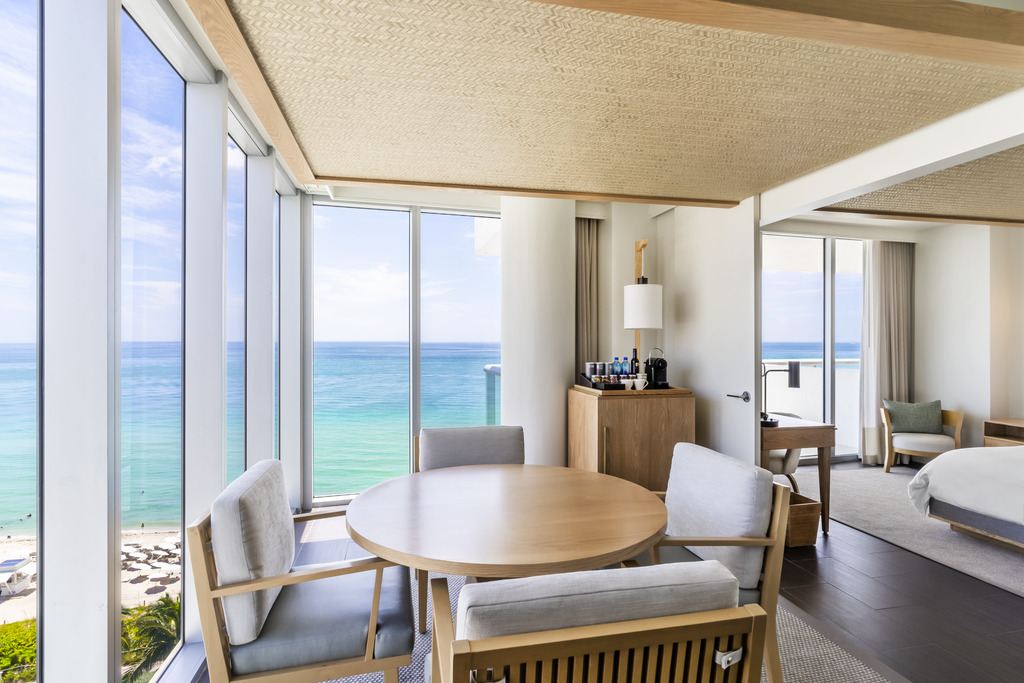 One Bedroom Suite Oceanfront (4)