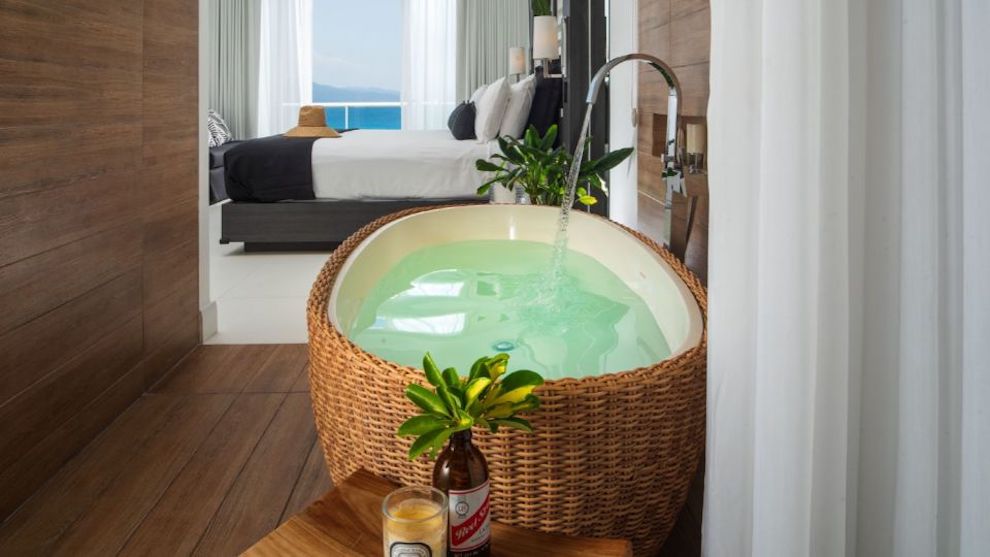 S_Hotel_Jamaica_-_Ocean_View_Spa_Suite_1500x844_swvo8o_svzveb