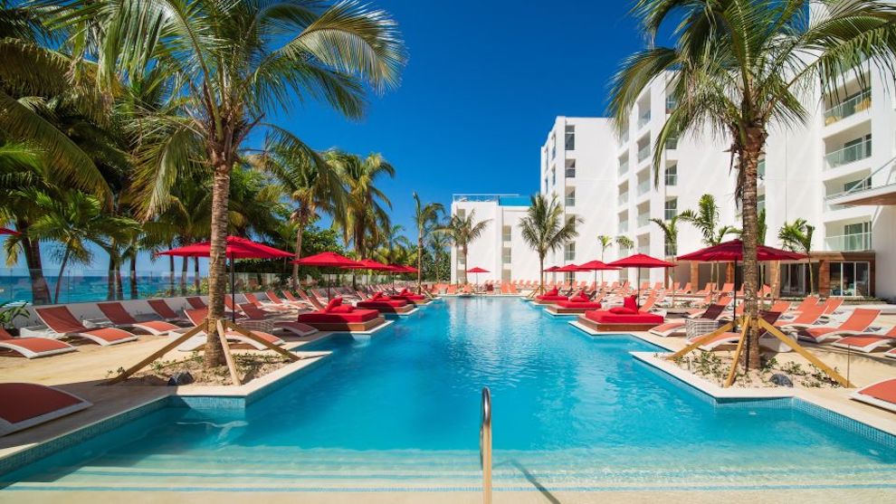 S_Hotel_Jamaica_Main_pool_2