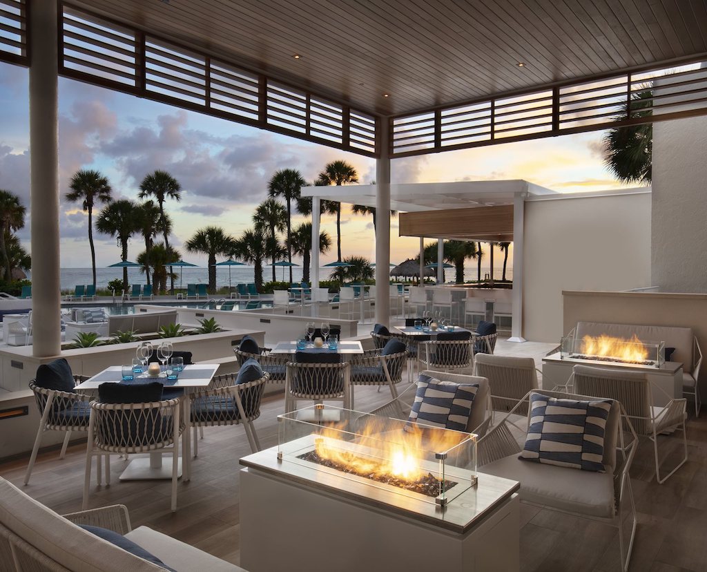The-Resort-at-Longboat-Key-Club-Latitudes-Restaurant-Outdoor-Lounge-Dusk_2